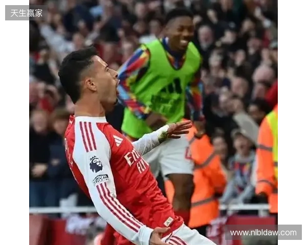 镜报:曼联沦为喜剧俱乐部,至暗时刻可能超越了之前的利物浦